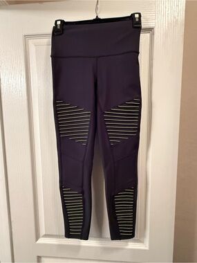 ALO Airlift Yoga women's leggings RARE moto neon green and black